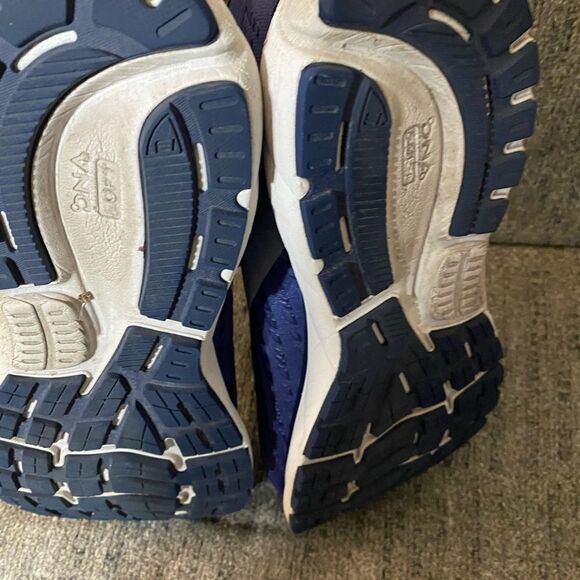 Mens Brooks Shoes  - Picture 5 of 9